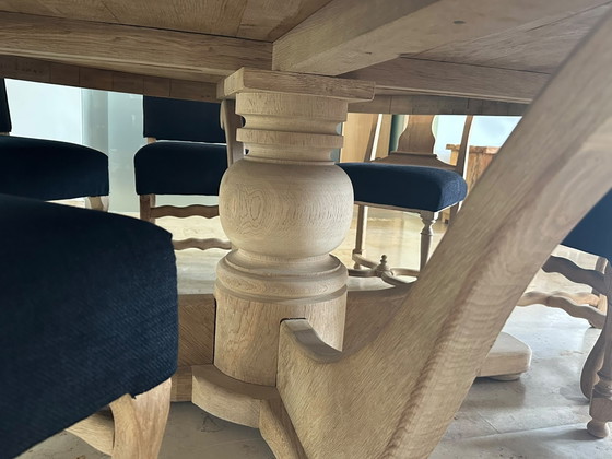 Image 1 of Mesa redonda de roble con 10 sillas