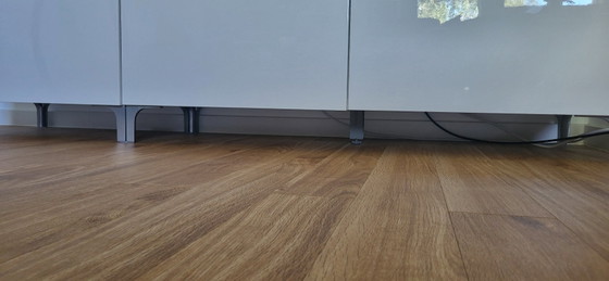 Image 1 of Buffet Ikea Besta, blanc, 2 ans