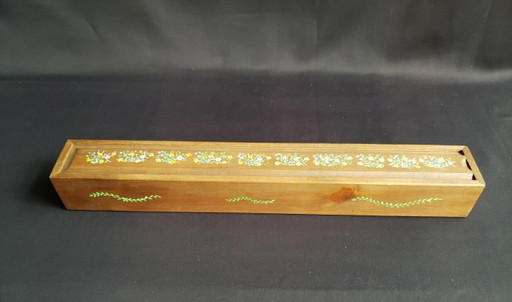 Storage box for knitting needles. Hand-painted Queyras pine.