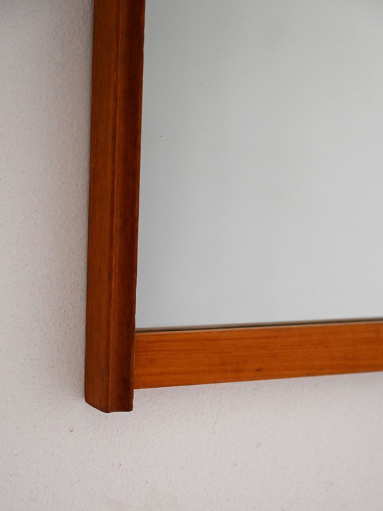 Image 1 of Vintage Scandinavische teakhouten spiegel met gegroefde lijst