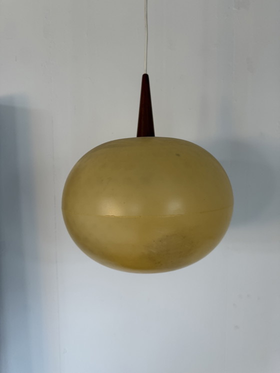 Image 1 of Lampada a sospensione vintage danese in teak e plastica anni '60