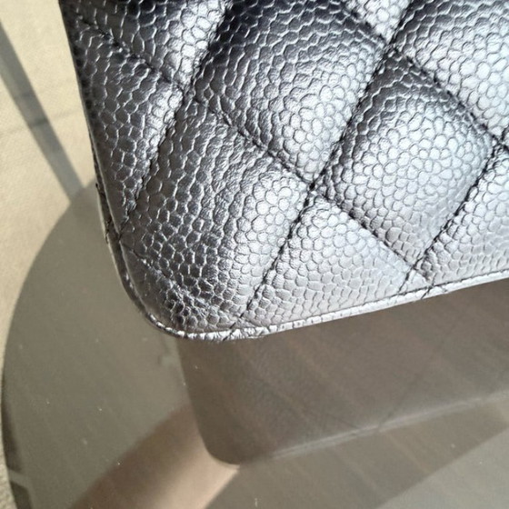Image 1 of Chanel Classic Flap Medium - Caviar 25CM Gewatteerd generfd kalfsleer Zwart Goudkleurige hardware