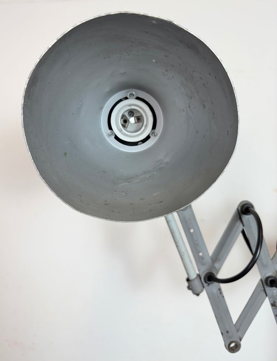 Image 1 of Industriële grijze schaarwandlamp, jaren 60