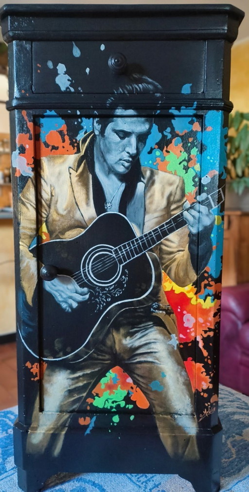 Mesita de noche de Sandra Melin, Elvis, acrílico sobre pino, 2026