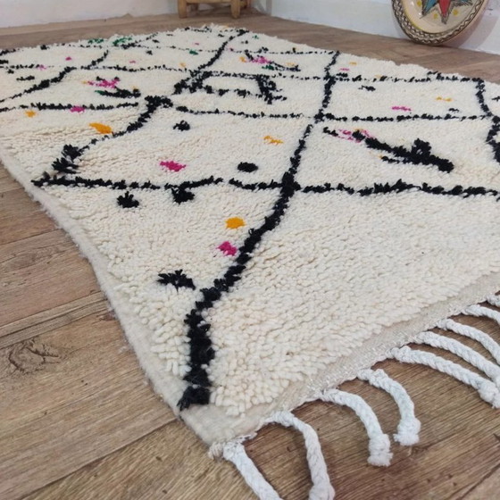 Image 1 of Handgefertigter, einzigartiger, authentischer marokkanischer Teppich – Naturwolle, Boho-Stil, handgewebt (172 × 110 cm)