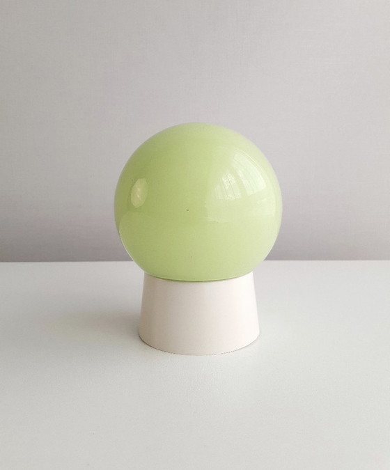 Image 1 of Zacht groen glazen art deco plafondlampje, pastelkleurige glazen bol lamp, small variant