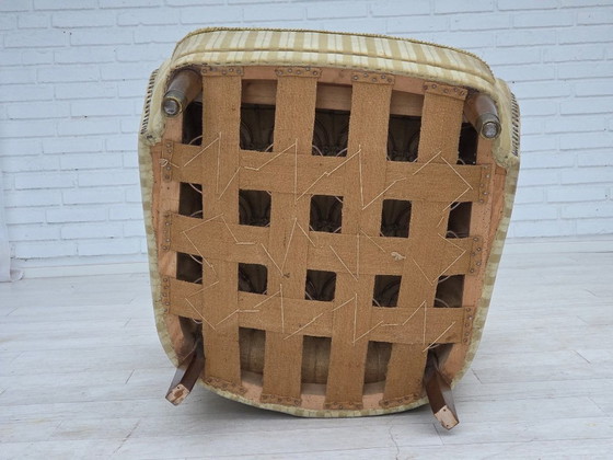 Image 1 of Dänischer Sessel aus den 1960er Jahren, hellgrüner Möbelveloursbezug, Buchenholz.