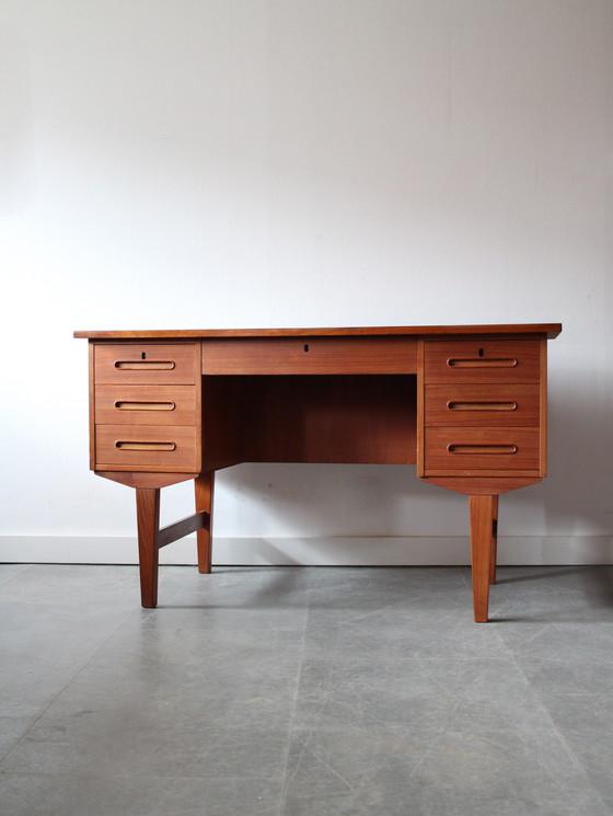 Image 1 of Scrivania danese vintage in teak