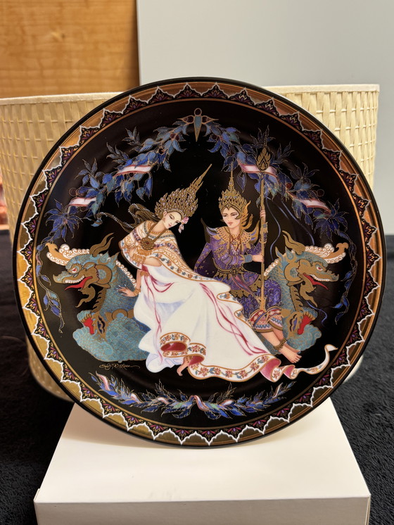 Image 1 of 🌺 “The Love Story of Siam” | Handgeschilderde collector plates | Royal Porcelain Thailand | 22-karaats goud | Nieuws