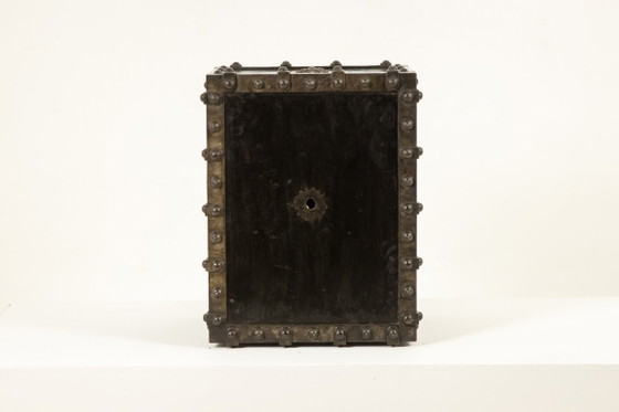 Image 1 of Bauche. Antiker kleiner Reisesafe aus Metall. Napoleon III.