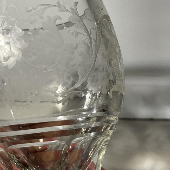Verres à pied en cristal épais taillé avec décor de volutes et monogramme, Bohême, années 1900, Lot de 2 (photo 9 of 13)