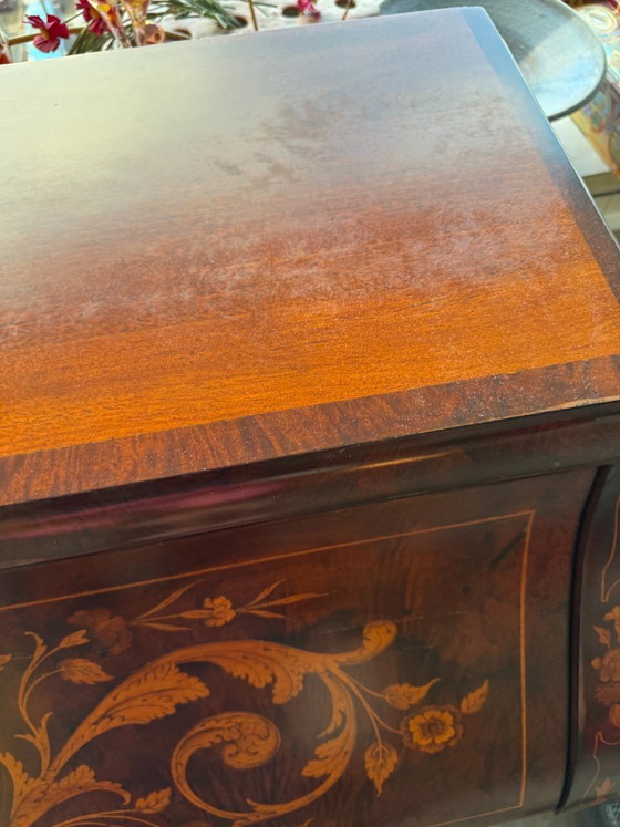 Image 1 of Nederlands schrijfbureau met bloemenmarqueterie