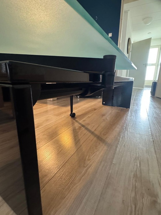 Image 1 of Table basse design originale de B&B Italia des années 90.