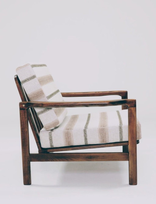 Fauteuil vintage avec coussins en tissu rayé de style naturel, Mid Century Design