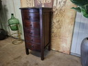 Cassettiera coloniale, mobiletto da farmacia e schedario in teak, dimensioni 41x39 cm e altezza 86 cm.