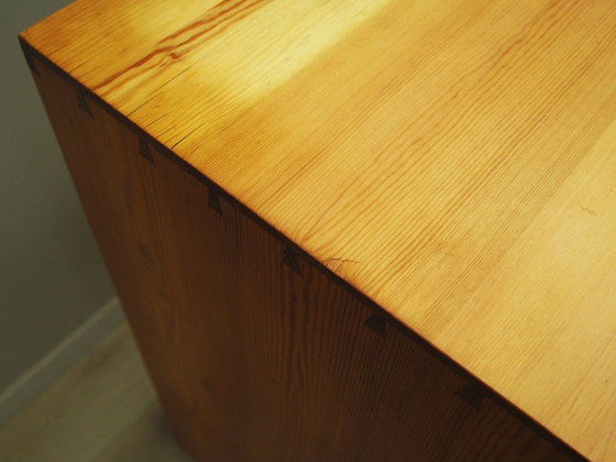 Image 1 of Vetrina in pino, design danese, anni '80, produzione: Danimarca