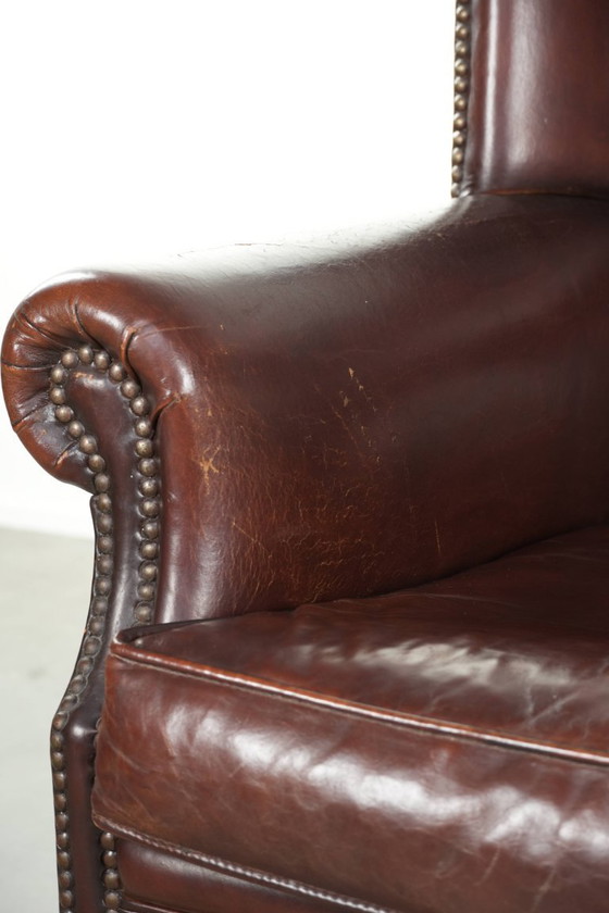 Image 1 of Splendida poltrona vintage in pelle di pecora con schienale alto, dalle dimensioni belle e discrete.