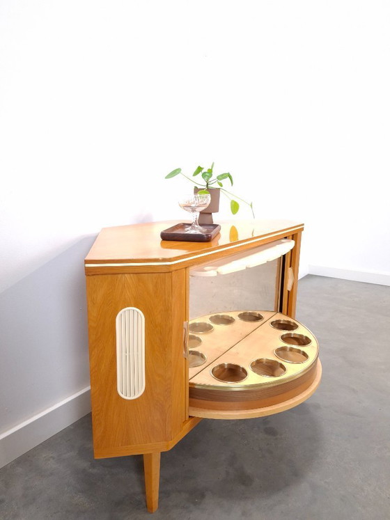 Image 1 of Mueble bar esquinero giratorio con espejo
