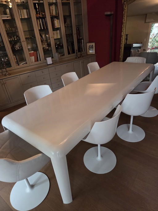 Porro wit gelakte Eettafel, model Ferro, zeer goede staat