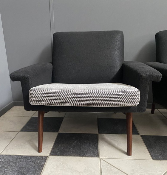 Image 1 of Set van twee zwart-witte fauteuils uit de jaren 60.