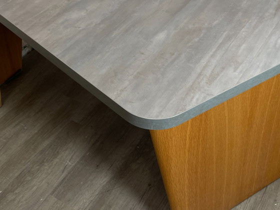 Grote Design Tafel – Grijs & Eikenhout – Eettafels, Wood (photo 4 of 7)