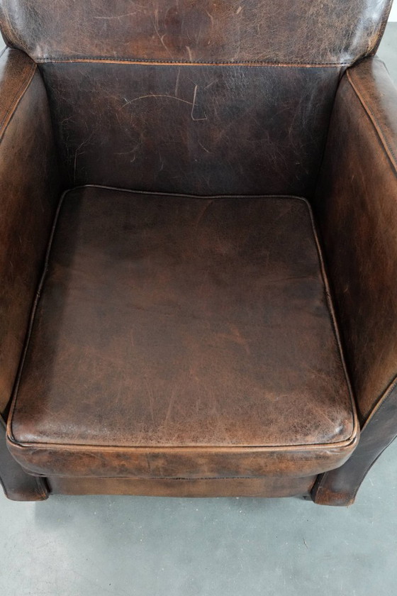 Image 1 of Poltrona dal design elegante e senza tempo realizzata in pelle di pecora con splendidi colori intensi