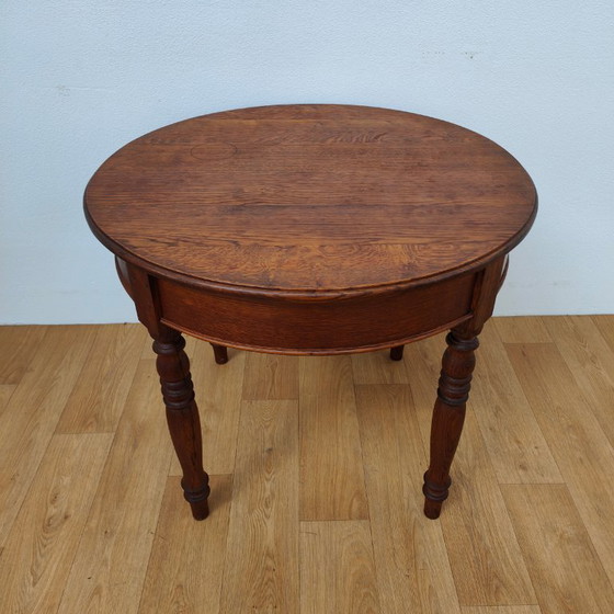 Image 1 of Tavolo rotondo vintage antico con sedie, zona pranzo