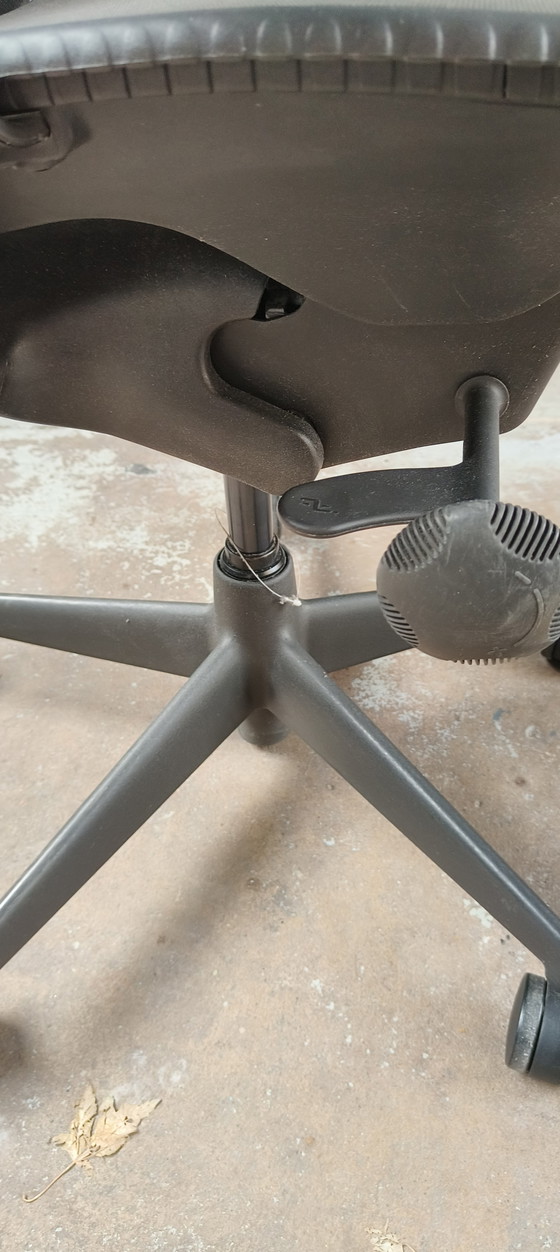 Image 1 of Herman Miller Mirra 2 vintage design ergonomische bureaustoel