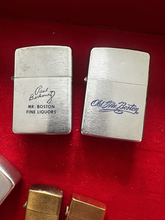 Image 1 of 9 vintage, stormbestendige benzineaanstekers met reclame-uitingen, gemaakt in de VS en Japan, waaronder 1 Zippo.