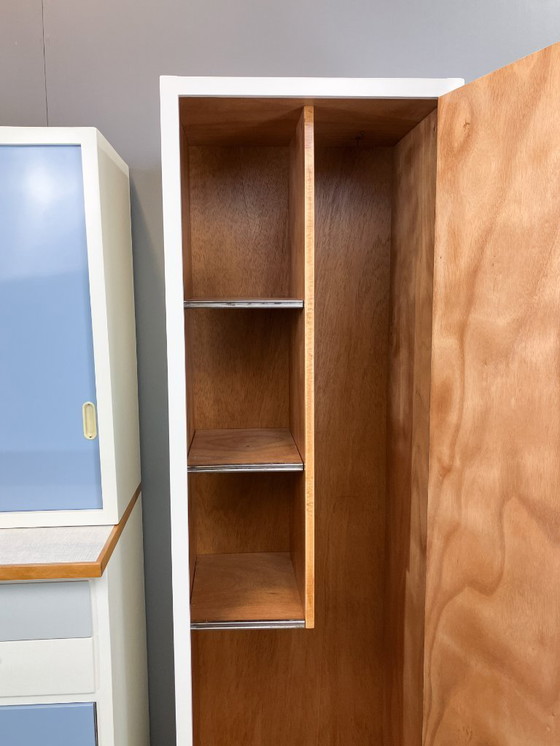 Image 1 of Keukenkastjes, pastelblauw en lichtgrijs, jaren 60, meubilair uit het midden van de vorige eeuw