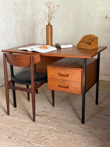 Bureau vintage moderniste en teck