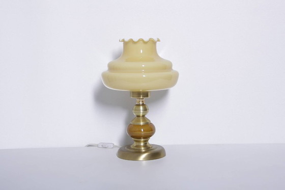 Image 1 of Lampe en laiton, céramique, abat-jour en verre crème doré, années 1970, J Vintage
