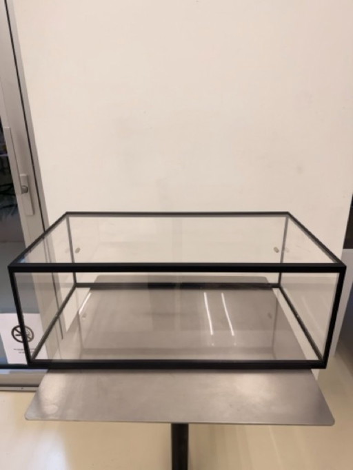 display BY GEORGE & WILLY + tabletop sings & letters