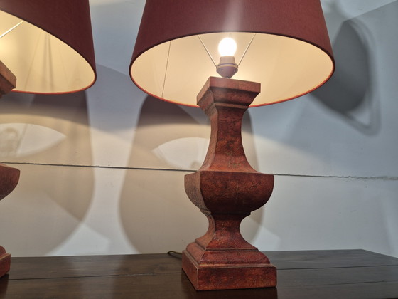 Image 1 of Lampes de table en bois gesso rouge français avec abat-jour assortis