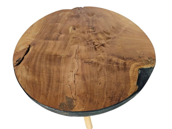Round side table made of wood with natural edge, Brown, Rustic (photo 5 of 5)