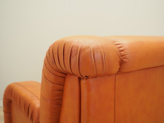 Image 1 of Fauteuil rouge, design danois, années 1970, production : Danemark