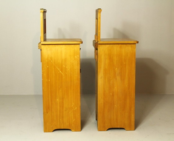 Image 1 of Mesitas de noche de arte popular bohemio, década de 1920, juego de 2