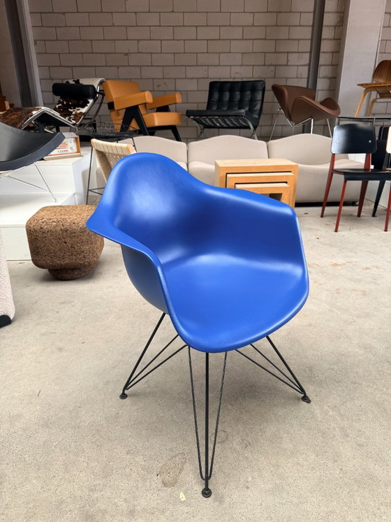 Vitra Eames DAR chair, Charles und Ray Eames – Sessel, Metall, Kunststoff (photo 2 of 6)