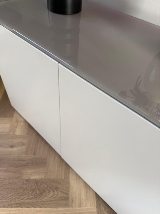 Image 1 of Mueble de TV Karat con 2 armarios de pared Karat.