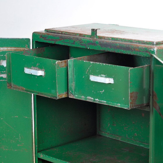 Image 1 of IJzeren industriële kast, jaren 70