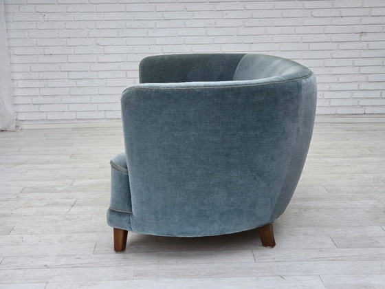 Image 1 of Divano curvo danese a 2 posti, anni '70, rivestimento in velluto blu.