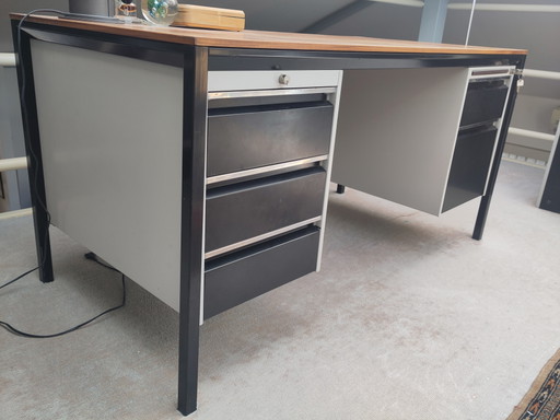 Retro Metalen Bureau – Wood