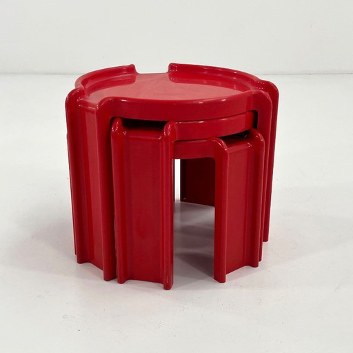 Ensemble de tables gigognes rouges de Giotto Stoppino pour Kartell, années 1970