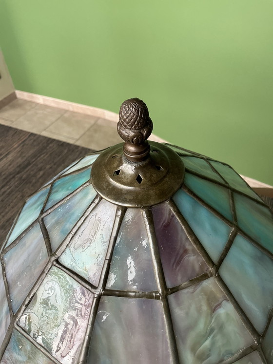 Image 1 of Lámpara antigua estilo Tiffany de 32 cm de altura.
