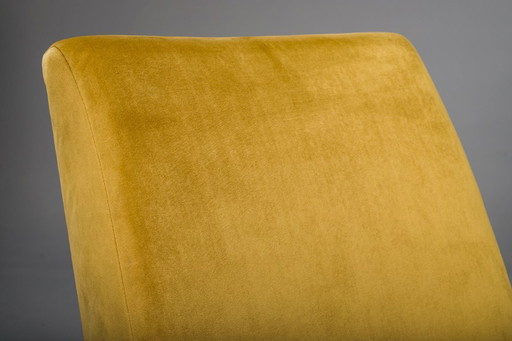 Poltrone modello 53 in velluto senape attribuite a Jaroslav Smidek per Ton, anni '60, set di 2