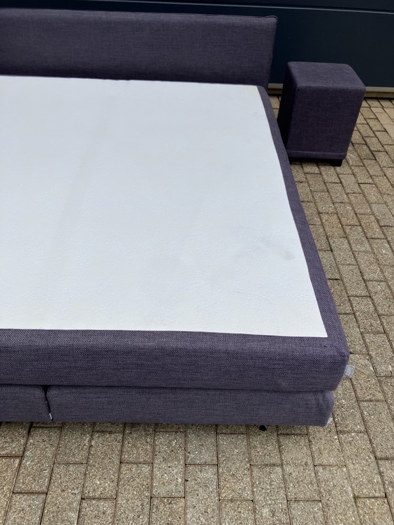Image 1 of Auping Boxspring 180 x 200 in Topstaat! Incl Auping matras en Emma topper, alles zeer netjes. Incl 2 hockers (nachtkastjes)