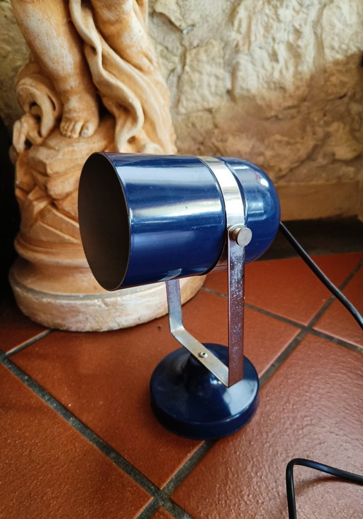 Lámpara diseñada por Stanislav Indra para Combi Age Space