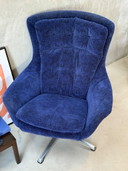 Poltrona girevole vintage a forma di uovo