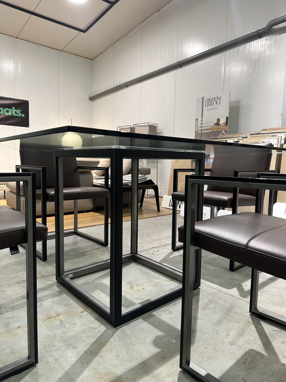 Image 1 of ZGAN Table de salle à manger Leolux Window + 4 chaises