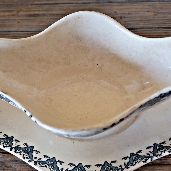 Image 1 of Salsera Longwy Terre de Fer Rhodes, finales del siglo XIX, decoración azul